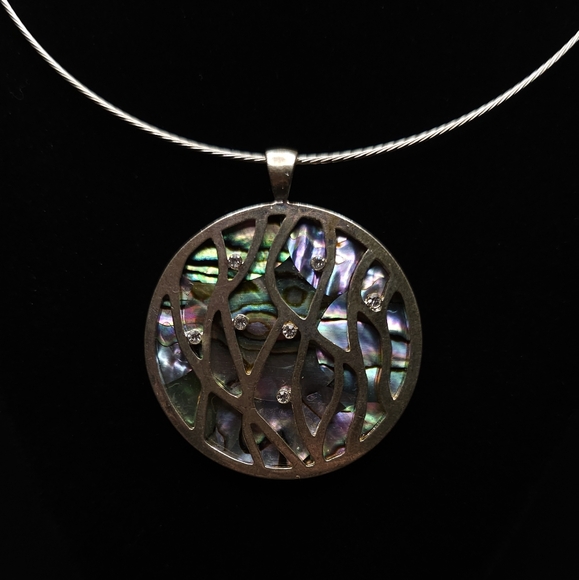 Vintage Mother of Pearl pendant wire choker necklace. - Picture 7 of 10